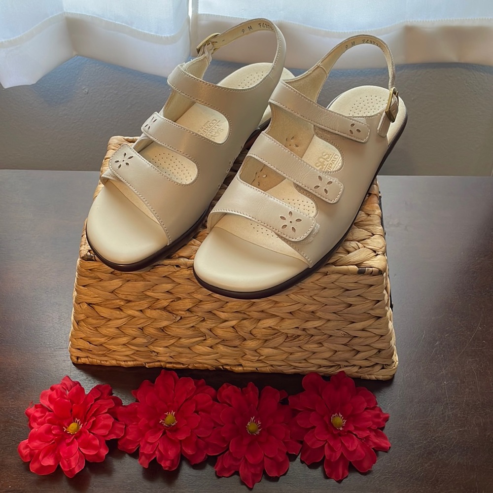 SAS Quatro Sandals NWT, no box.